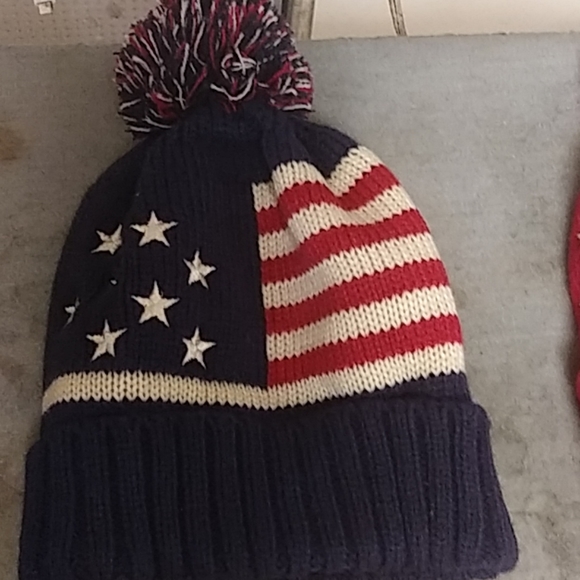 Winter hats - Picture 2 of 4